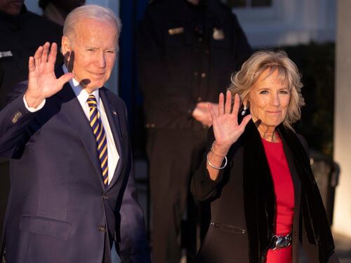 "Cosa hanno avuto in cambio?". Biden nella bufera per il matrimonio alla Casa Bianca