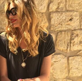 Elenoire Casalegno gioca sensualmente via Instagram 8