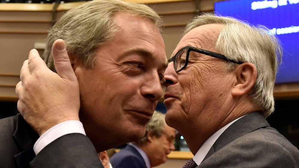 Fuga per la vittoria: Farage lascia l'Ukip (ma non i soldi dell'Ue)