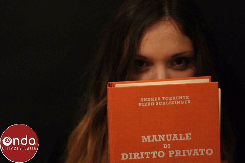 Palermo, le studentesse universitarie: "Escilo il manuale" 3