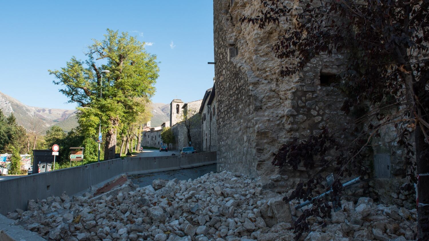 Le scosse che sbriciolano i monumenti Così i paesi restano orfani della loro storia