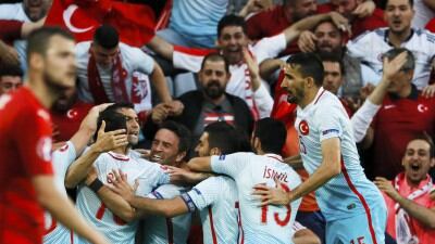 La Turchia batte 2-0 la Repubblica Ceca e spera nel ripescaggio