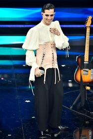 Look e stravaganze sul palco dell'Ariston 6