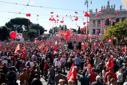 Cgil in piazza contro il governo 12