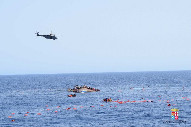 Naufragio a largo della Libia: a bordo 500 persone 16