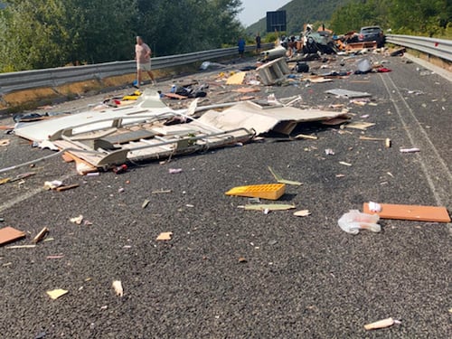Frontale sulla statale tra Rieti e Terni: 5 morti e 27 feriti. Coinvolti un camper, un bus e tre auto