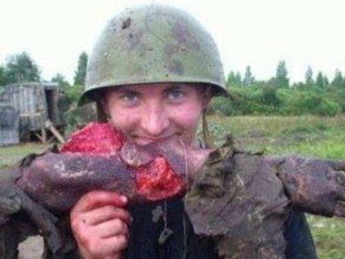 La grillina Grande: "In Ucraina bassa macelleria...". Ma la foto è di un film russo