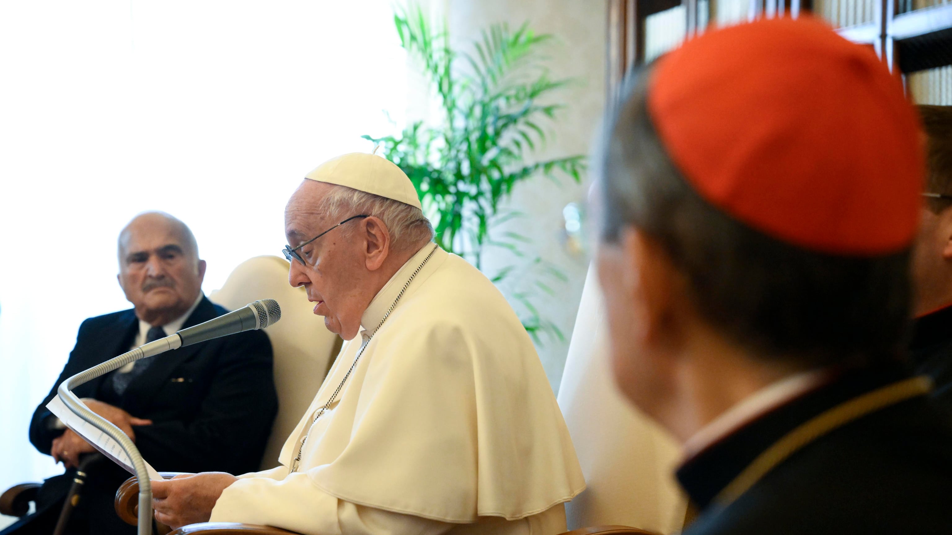 Pedofilia, Papa in campo contro gli abusi sessuali: "Deturpano la nostra testimonianza"