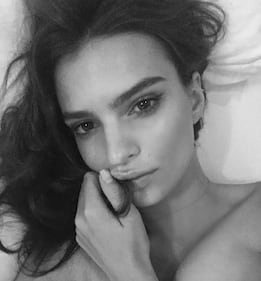 Emily Ratajokowski, quasi fuori di capezzolo 4