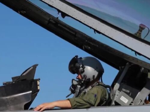 Arrivano gli F-16 in Ucraina. Zelensky ringrazia ma ricorda: "Non bastano"