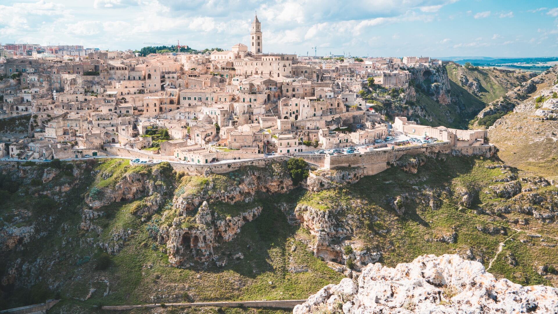 Matera, la leggenda del carretto e la processione tra i Sassi