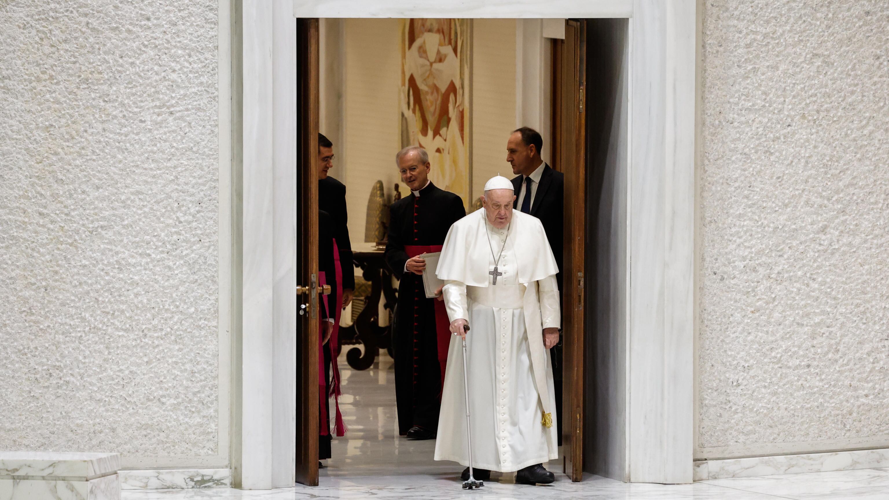 Il Papa e i giudici promossi: stipendi e cittadinanza