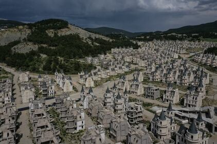 Turchia, la città fantasma fatta di castelli 9