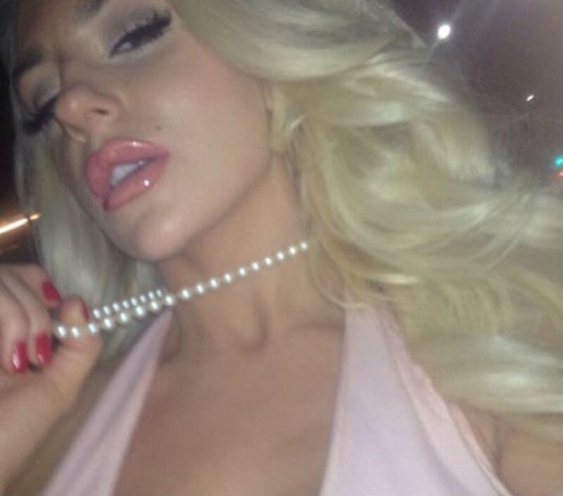 Courtney Stodden, da sposa minorenne a star di Instagram tutta curve 14