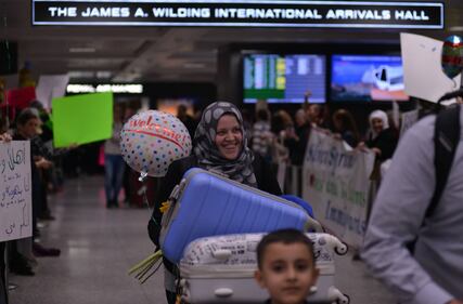 Proteste negli aeroporti contro Trump: "No al bando dei musulmani" 6