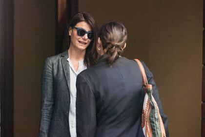 Ilaria D'Amico fa shopping ​con un'amica 2