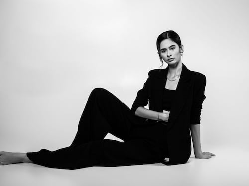 Pantaloni neri anni 90, come abbinarli con stile in autunno