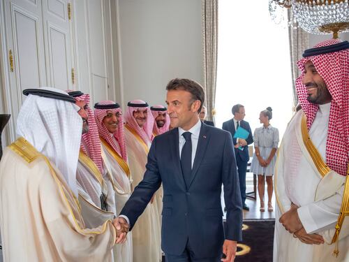 La doppia faccia di Macron. Così tradisce l'Italia sull'Expo