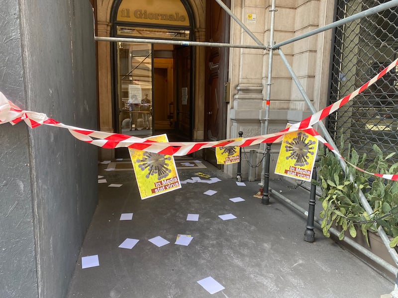 Protesta no-vax sotto la sede de ilGiornale 7