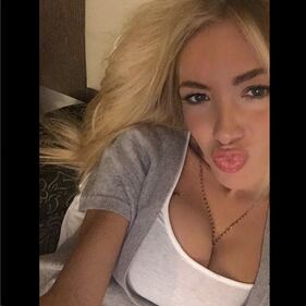 Laura Cremaschi: dai pronostici sul lato b al buongiorno in lingerie su Instagram 9