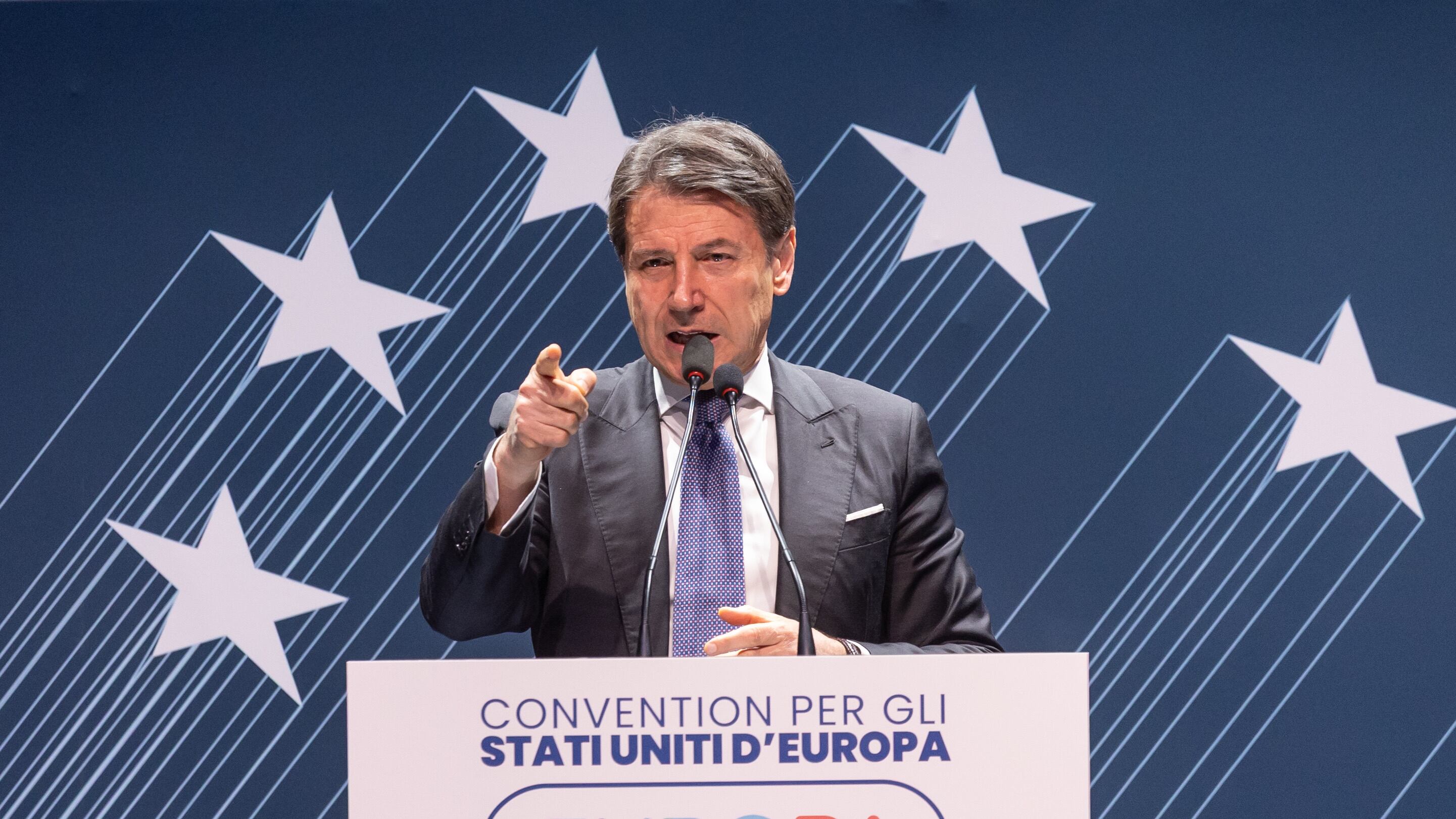 Conte fa le giravolte su Russia e Ucraina sognando il governo
