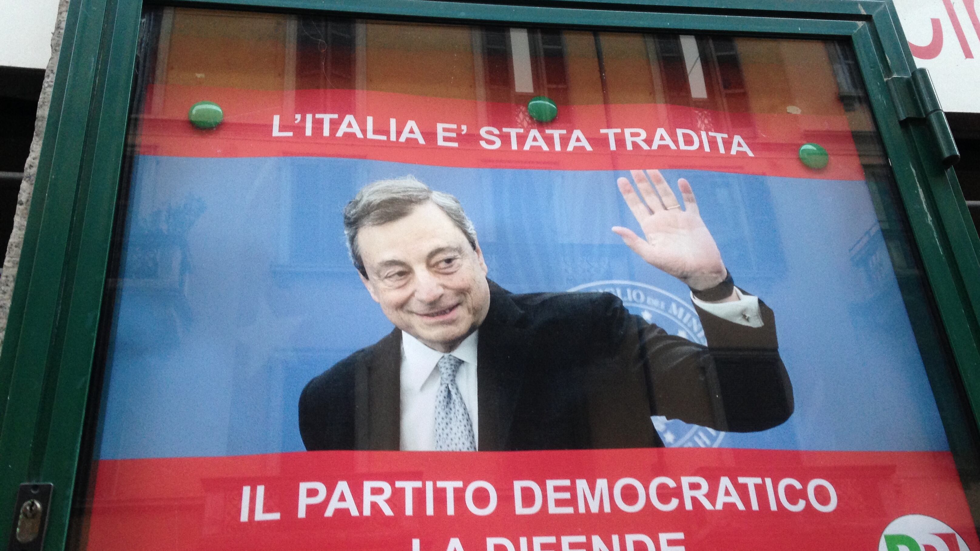 A Milano il Pd "vota" Draghi. Al circolo spunta il volto del premier