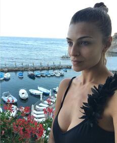 Cristina Chiabotto hot in bikini 3