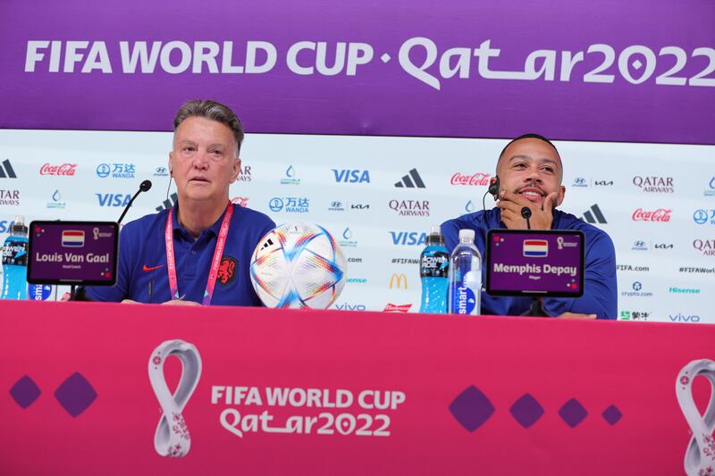Il tecnico Van Gaal e l'avanti Depay alla vigilia di Olanda-Argentina