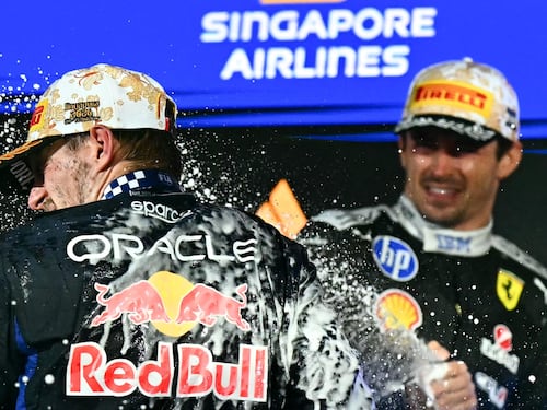 F1, Verstappen vince a Singapore davanti a Leclerc e Antonelli. Hamilton 5°