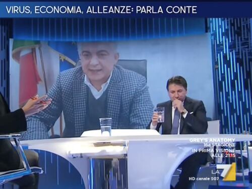 Conte in tv: tosse e raffreddore. Bufera social: 'E la mascherina?'