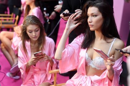 Gli angeli di Victoria's Secret pronti a sfilare a Parigi 15