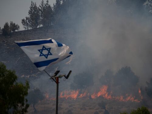 Decine di migliaia di israeliani scendono in piazza contro Netanyahu