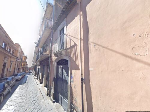 Lanciata dal balcone dalla madre: morta una bimba di sette mesi a Catania
