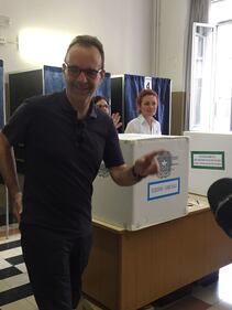 Da Berlusconi a Parisi: i big votano a Milano 5