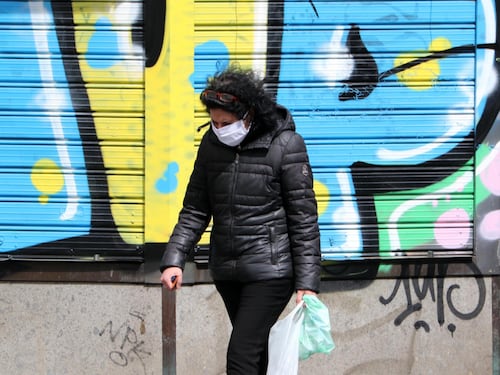 Toscana, obbligo di mascherine per uscire in strada