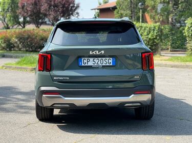 Kia Sorento 2024: guarda la gallery del rinnovato SUV da famiglia, anche Diesel 9