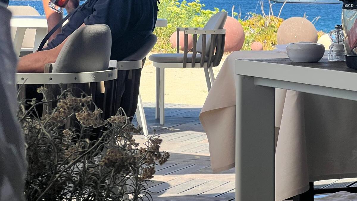 I post pro Palestina e l'attivismo di Ghali dal resort di lusso in Costa Smeralda