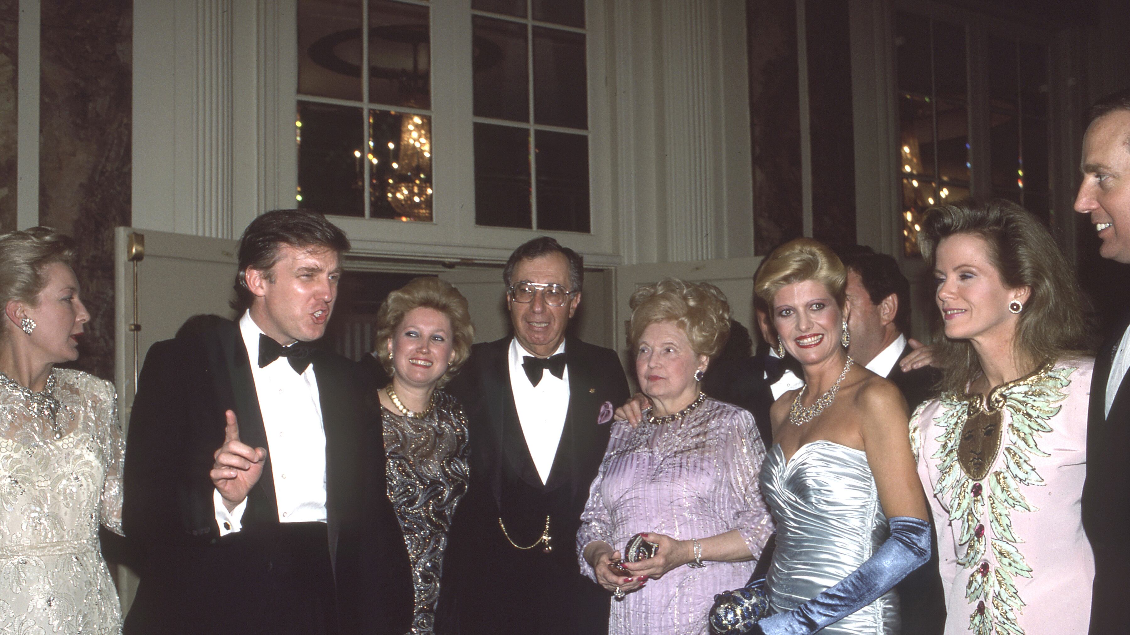 La povertà in Scozia e l'arrivo in Usa con 50 dollari: chi era Mary Anne MacLeod, madre di Donald Trump