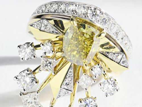 Diamanti, oro, titanio. I gioielli da sogno fanno brillare Parigi