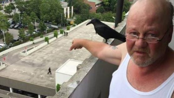 L'uomo che ha parlato col killer: "Gli avrei sparato dal balcone"
