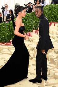 Met Gala 18, Miley Cyrus e la scollatura hot 17