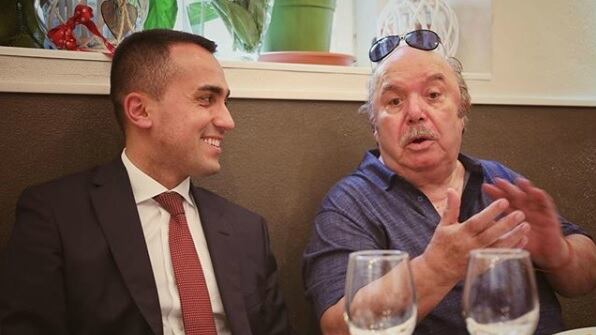 Di Maio fa il "comico": dopo la libidine di Calà ecco la pausa pranzo con Banfi