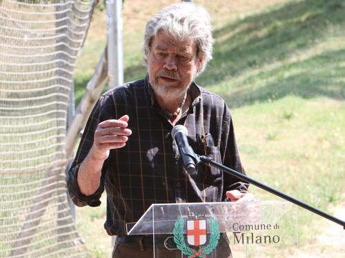 Messner: "Montagne rovinate da auto, selfie e influencer"