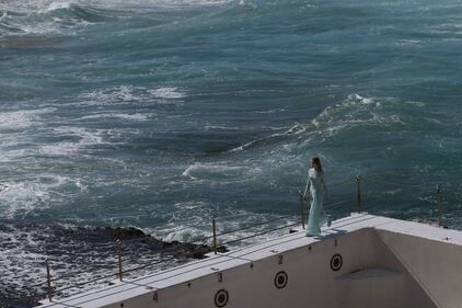 In Australia le modelle sfilano in riva al mare 10