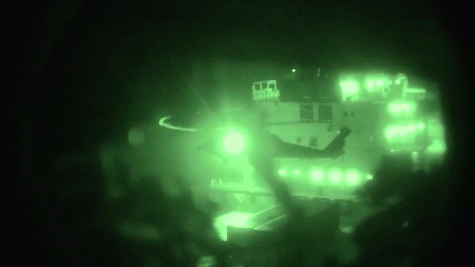L'avvertimento poi la raffica e i marines: così gli Usa hanno intercettato la nave iraniana