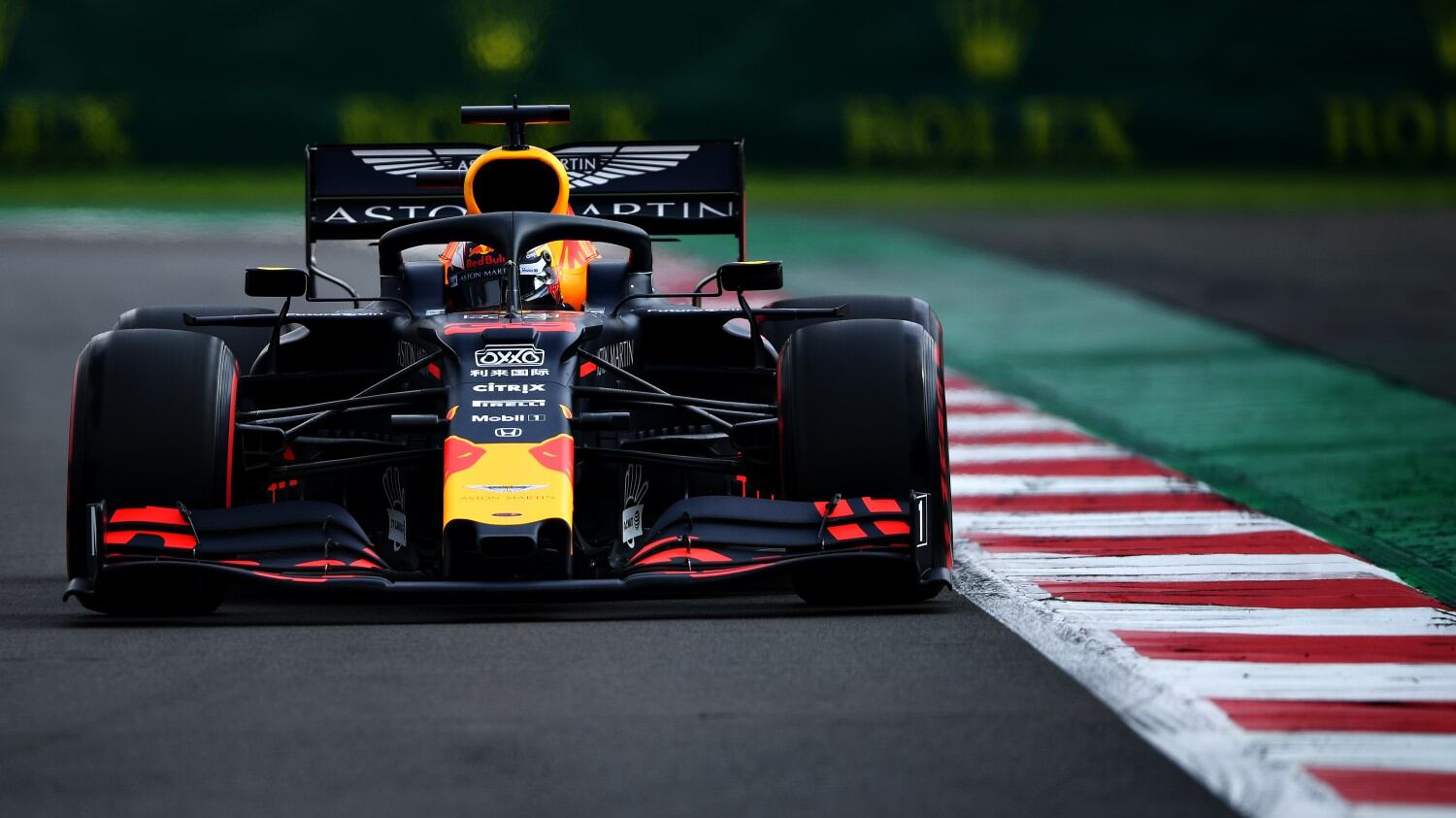 F1, Verstappen penalizzato: pole di Leclerc davanti a Vettel
