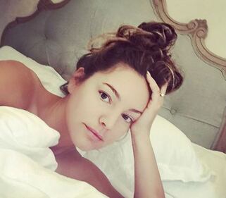 Kelly Brook nella vasca, lato B in evidenza 11