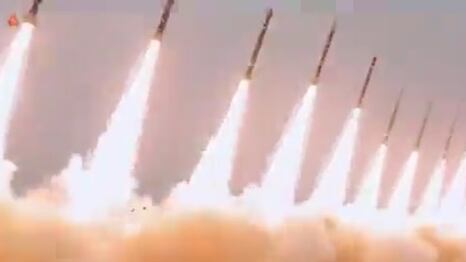 18 missili verso il Giappone. L'avvertimento di Kim: "Attacco preventivo"
