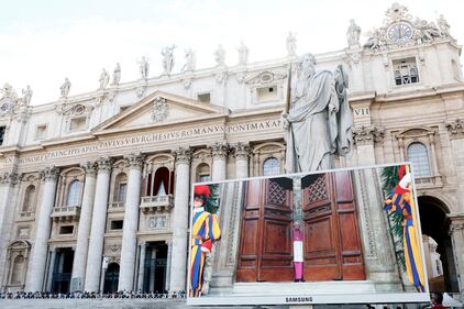 Habemus Papam: le foto simbolo dell'elezione 6