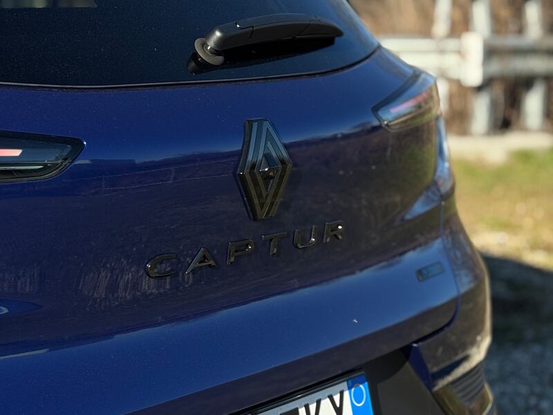 Renault Captur 1.8 E-Tech: guarda tutte le foto 8